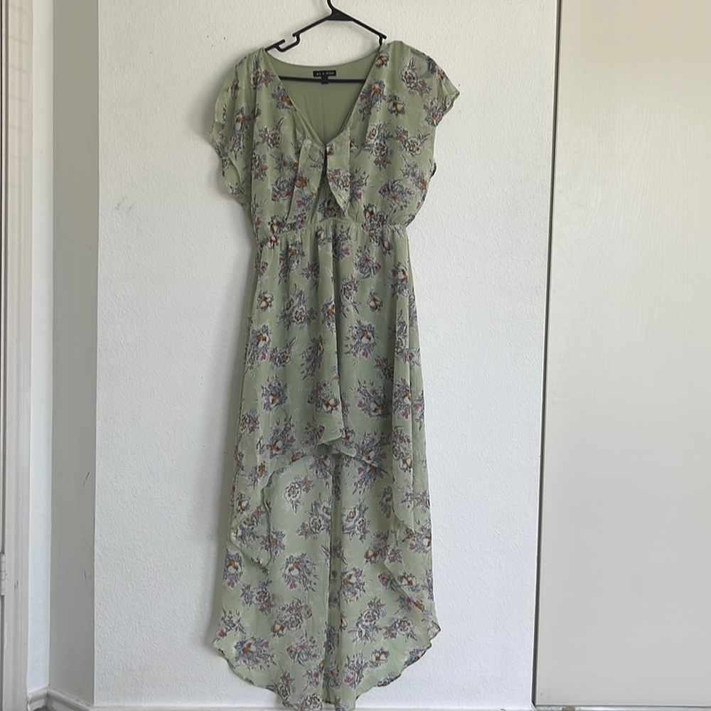 A S U WISH brand dress size large with short sleeve